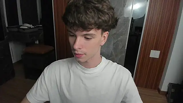 Snapshot of calvin_love_you chatting on 05-16-26, 05:01 calvin love you online show from 05-16-26, 05:01