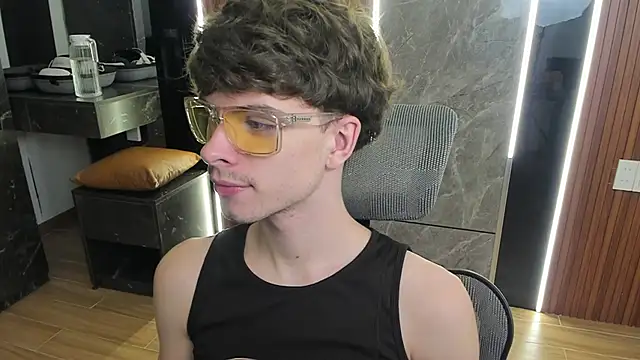 Snapshot of calvin_love_you chatting on 05-23-26, 04:33 calvin love you online show from 05-23-26, 04:33