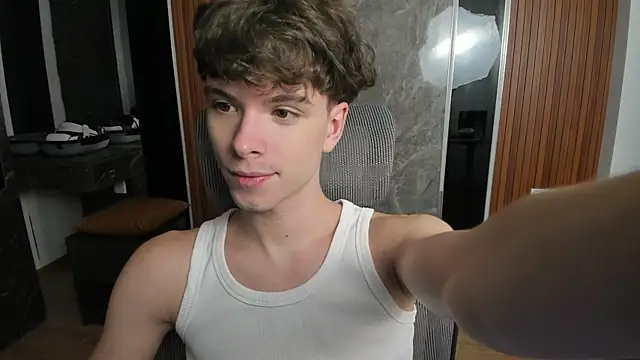 Snapshot of calvin_love_you chatting on 06-06-26, 05:06 calvin love you online show from 06-06-26, 05:06