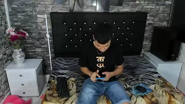 salvadorgomezx online show from 12-15-24, 07:31