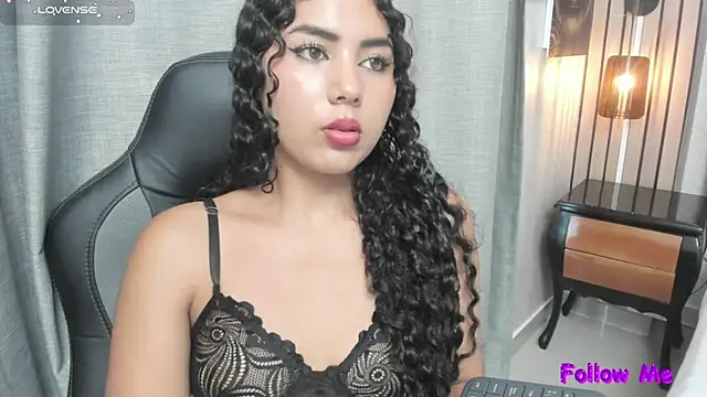 Snapshot of joselyn_sexy_ chatting on 12-28-24, 09:30 joselyn sexy online show from 12-28-24, 09:30