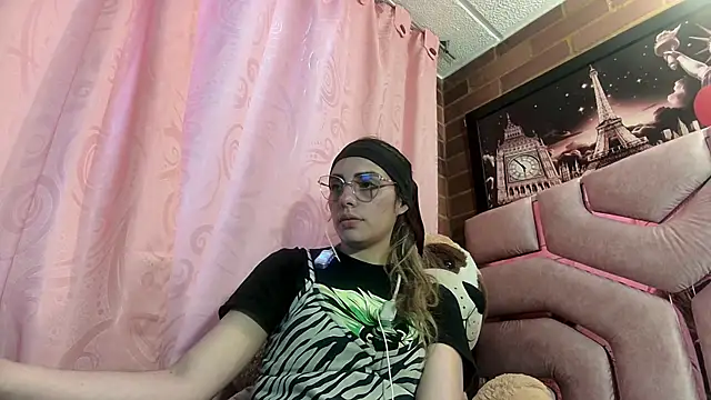 ValeriaLacrozee online show from 07-16-26, 07:20