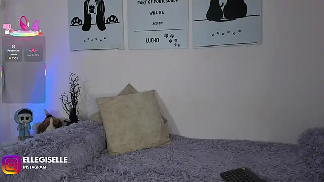 ElleGisellee online show from 10-30-25, 05:09