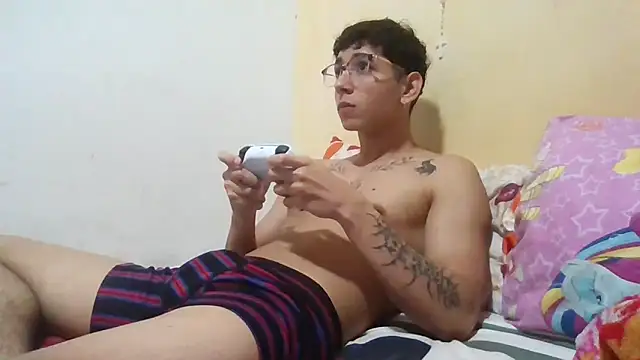 Snapshot of Dillom420 chatting on 12-13-24, 03:49 Dillom420 online show from 12-13-24, 03:49