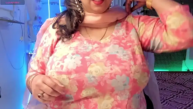 Snapshot of Gulabi_Queen chatting on 02-03-25, 07:51 Gulabi Queen online show from 02-03-25, 07:51