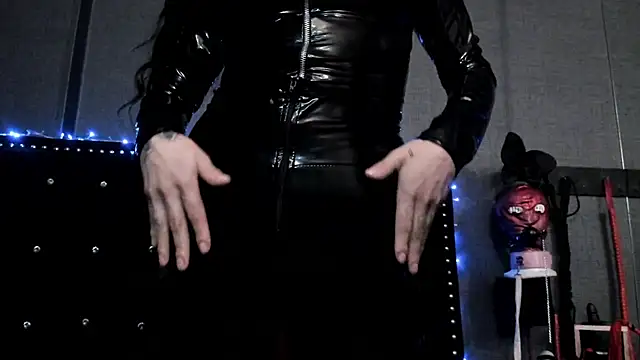 LusstCruella online show from 01-15-25, 08:16