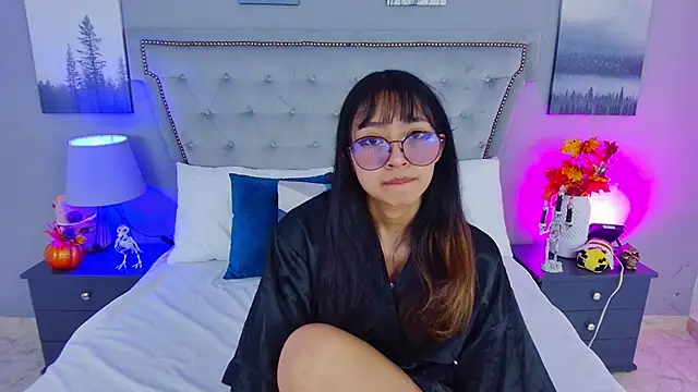 Yommi Winx online show from 10-22-25, 09:58