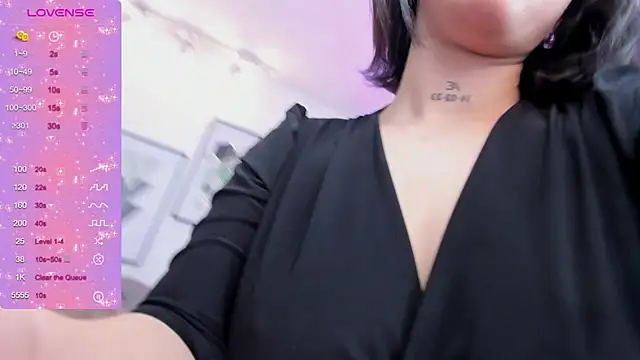 Snapshot of kendaall_jenner_ chatting on 12-24-24, 03:49 kendaall jenner online show from 12-24-24, 03:49