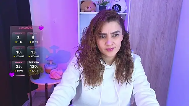 Snapshot of Lu_perez chatting on 06-26-26, 01:48 Lu perez online show from 06-26-26, 01:48