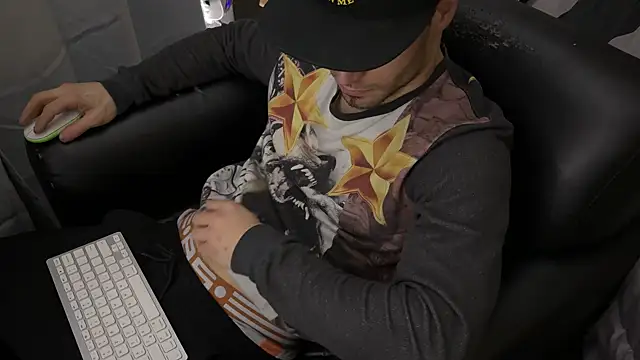 Snapshot of hot_shot_13 chatting on 01-15-25, 10:24 hot shot 13 online show from 01-15-25, 10:24