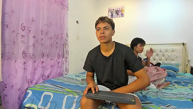 dafnezahiraa  online show from 03-19-25, 03:41