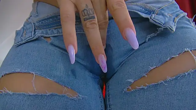 Foxxxy MILF online show from 11-14-25, 05:06