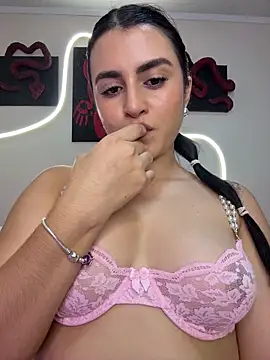 Snapshot of anniemorgan01 chatting on 10-10-25, 04:11 anniemorgan01 online show from 10-10-25, 04:11