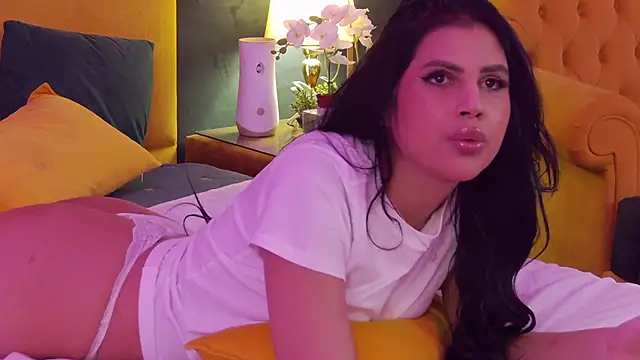 Snapshot of GiuliaHarvey chatting on 02-22-25, 10:20 GiuliaHarvey online show from 02-22-25, 10:20