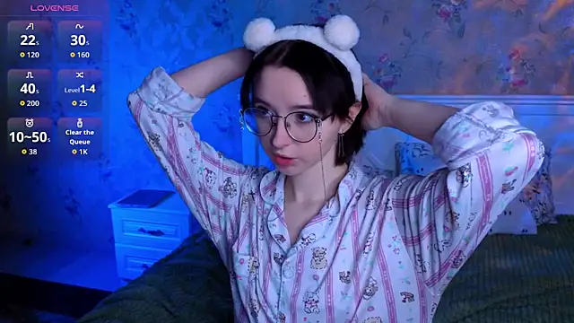 Nora Failure online show from 12-04-25, 11:30