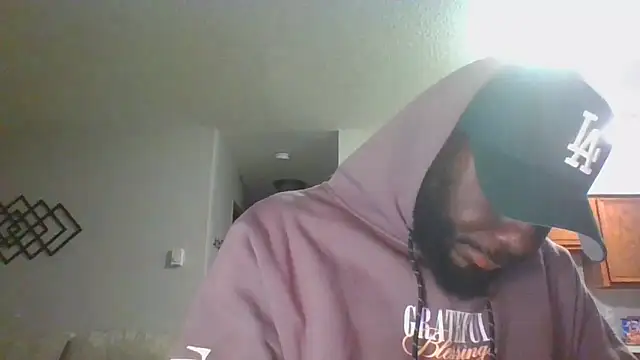 Snapshot of Stayinalive1992 chatting on 10-28-25, 01:09 Stayinalive1992 online show from 10-28-25, 01:09