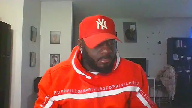 Snapshot of Stayinalive1992 chatting on 10-29-25, 02:58 Stayinalive1992 online show from 10-29-25, 02:58