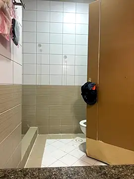 Layla-daloua online show from 11-30-25, 10:36