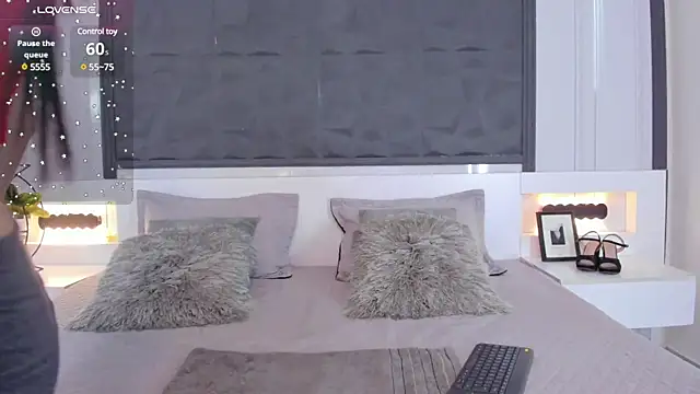 Snapshot of SaraGomez1 chatting on 01-09-25, 01:13 SaraGomez1 online show from 01-09-25, 01:13