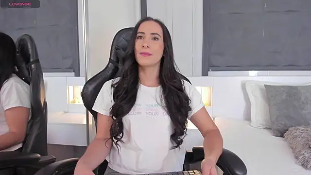 Snapshot of SaraGomez1 chatting on 02-24-25, 12:48 SaraGomez1 online show from 02-24-25, 12:48