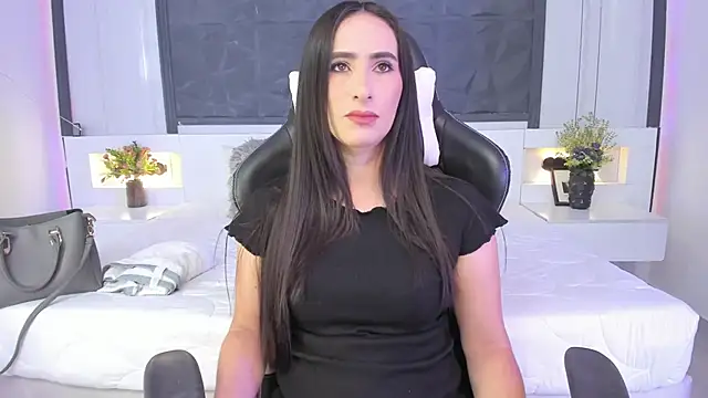 Snapshot of SaraGomez1 chatting on 09-29-25, 02:00 SaraGomez1 online show from 09-29-25, 02:00