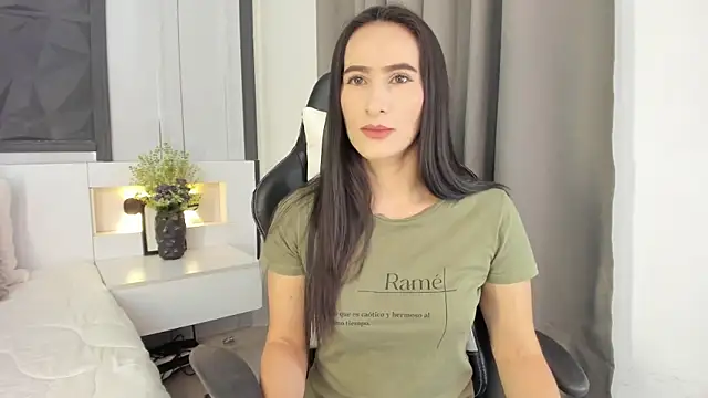 Snapshot of SaraGomez1 chatting on 10-03-25, 02:14 SaraGomez1 online show from 10-03-25, 02:14