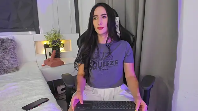 Snapshot of SaraGomez1 chatting on 10-07-25, 02:36 SaraGomez1 online show from 10-07-25, 02:36