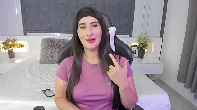 Snapshot of SaraGomez1 chatting on 11-13-25, 01:54 SaraGomez1 online show from 11-13-25, 01:54