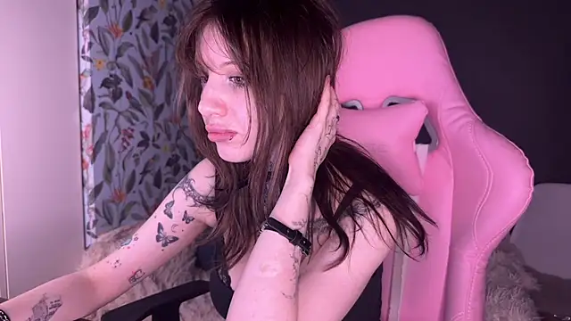 Snapshot of moundliicht1 chatting on 05-13-26, 09:00 moundliicht1 online show from 05-13-26, 09:00
