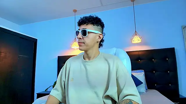 Lobo 17  online show from 03-23-25, 04:05