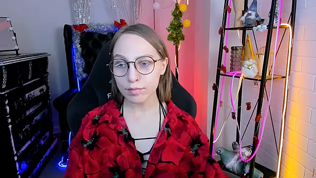 Snapshot of AphexQueen chatting on 12-15-24, 03:09 AphexQueen online show from 12-15-24, 03:09