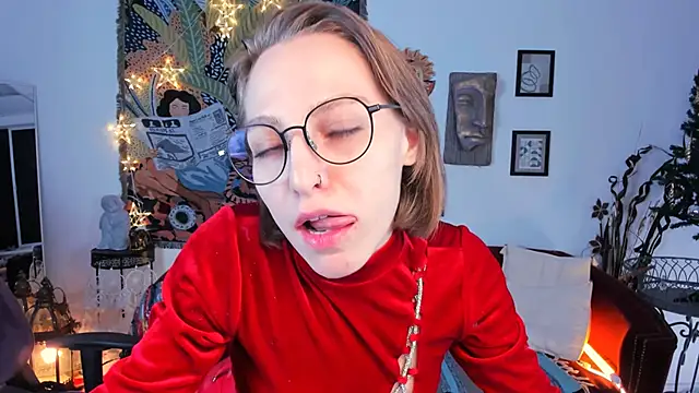 Snapshot of AphexQueen chatting on 12-26-24, 06:22 AphexQueen online show from 12-26-24, 06:22