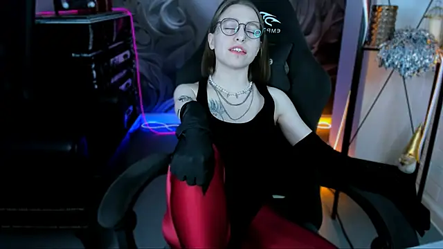 Snapshot of AphexQueen chatting on 01-24-25, 03:24 AphexQueen online show from 01-24-25, 03:24