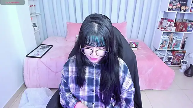 Snapshot of misshoneyxxx chatting on 06-05-26, 03:57 misshoneyxxx online show from 06-05-26, 03:57