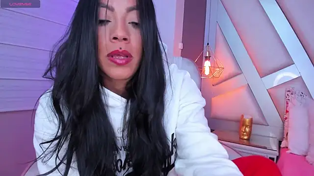 Snapshot of Amber_villalobos_ chatting on 09-25-25, 03:43 Amber villalobos online show from 09-25-25, 03:43