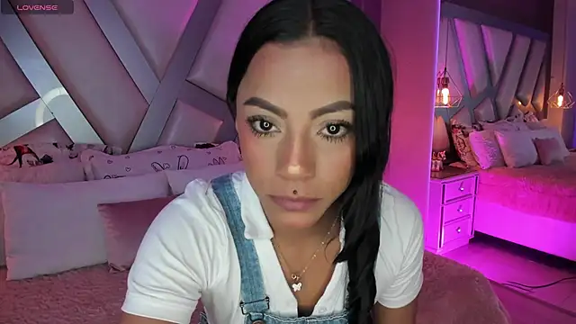 Snapshot of Amber_villalobos_ chatting on 10-10-25, 03:49 Amber villalobos online show from 10-10-25, 03:49