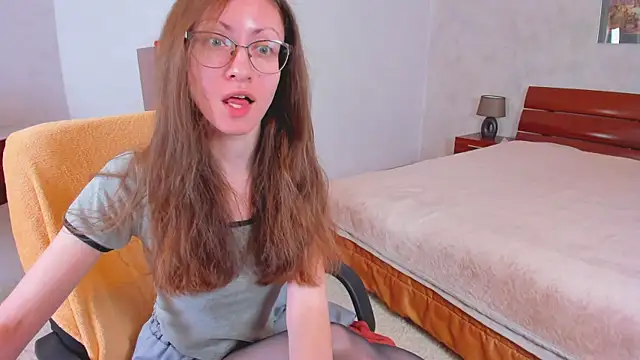 Pantyhose Mila online show from 05-07-26, 08:03