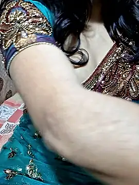 Snapshot of Bhabhi_desi12 chatting on 10-31-25, 04:08 Bhabhi desi12 online show from 10-31-25, 04:08