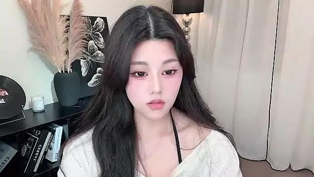 Strawberrybabyy1 online show from 03-04-25, 10:02