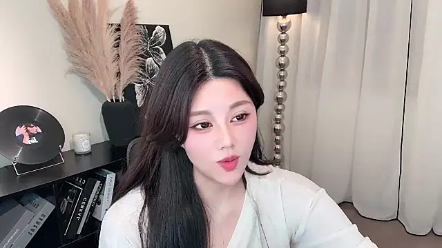 Strawberrybabyy1 online show from 03-04-25, 04:09