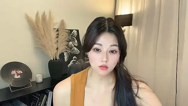 Strawberrybabyy1 online show from 03-05-25, 05:39