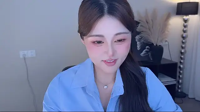 Strawberrybabyy1 online show from 10-28-25, 03:14