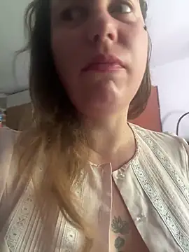 Snapshot of Yanacool007 chatting on 09-21-25, 07:43 Yanacool007 online show from 09-21-25, 07:43