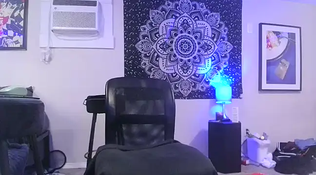 Snapshot of SirCharlesXXX chatting on 02-14-25, 02:28 SirCharlesXXX online show from 02-14-25, 02:28