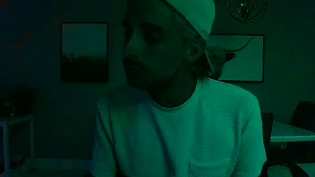 Snapshot of SirCharlesXXX chatting on 10-25-25, 12:40 SirCharlesXXX online show from 10-25-25, 12:40