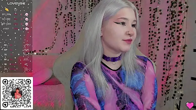 Snapshot of chillycharm chatting on 12-30-24, 01:37 chillycharm online show from 12-30-24, 01:37