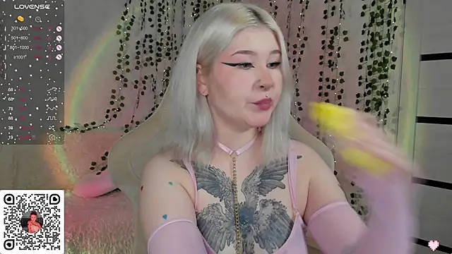 Snapshot of chillycharm chatting on 01-13-25, 02:28 chillycharm online show from 01-13-25, 02:28