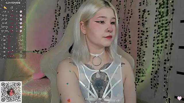 Snapshot of chillycharm chatting on 01-23-25, 01:51 chillycharm online show from 01-23-25, 01:51