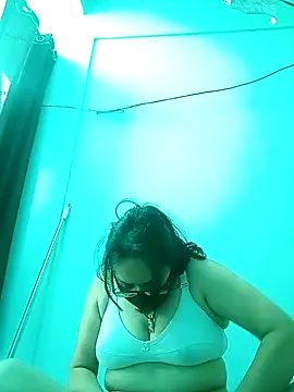 Snapshot of heenage chatting on 12-29-24, 08:00 heenage online show from 12-29-24, 08:00