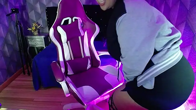 Sofiacowperx online show from 02-20-25, 04:14